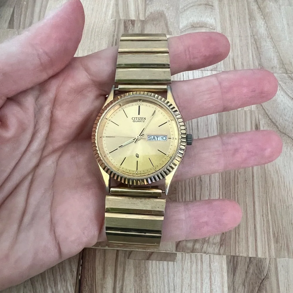 Citizen presidential style mens all gold tone dress watch NEW BATTERY